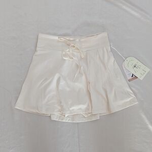 New Blogilates Women's Trailblaze Slit Skort Activewear Athletic Cream Small 4-6